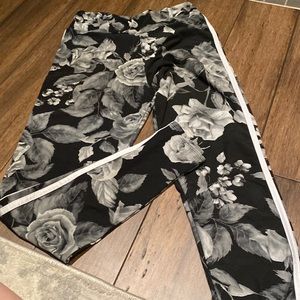 Rose leggins size one size like new